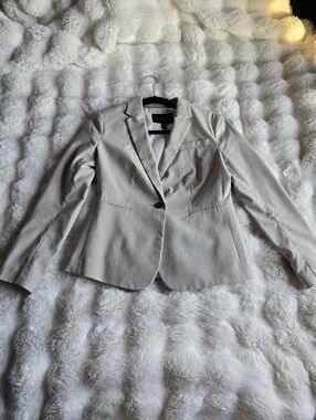 Banana Republic Women's Beige Blazer. Size 0 Petite